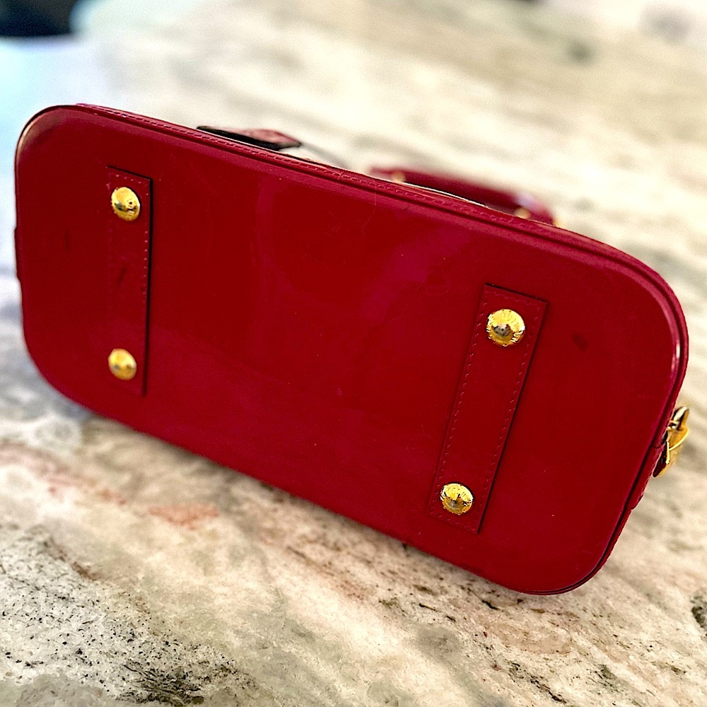 Louis Vuitton Authentic Red Monogram Vernis Leather GM Alma w/Lock Set - Picture 8 of 13